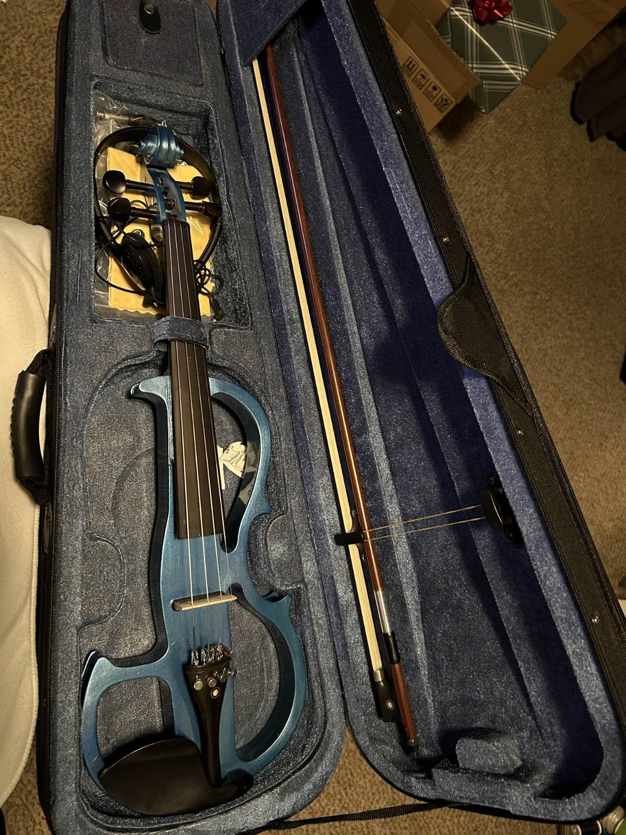 Cecilio 4/4 CEVN-2BL Electric/Silent Violin with Ebony Fittings in Blue Metallic Varnish (Full Size) - Ideal for Practice and Performance customer photo 2