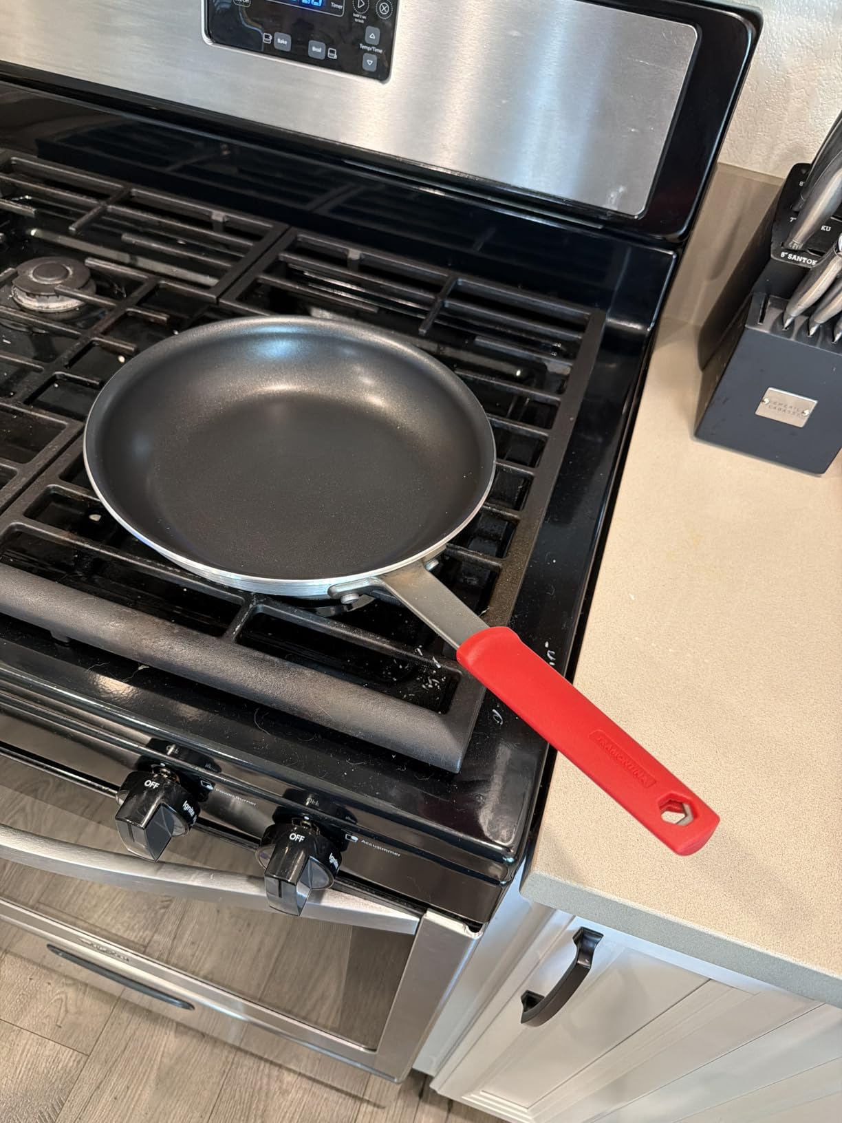 Tramontina Professional 8-Inch Non Stick Small Frying Pan, Heavy-Gauge Aluminum Skillet with Reinforced Nonstick Coating, Red Handle, Dishwasher and Oven Safe customer photo 2