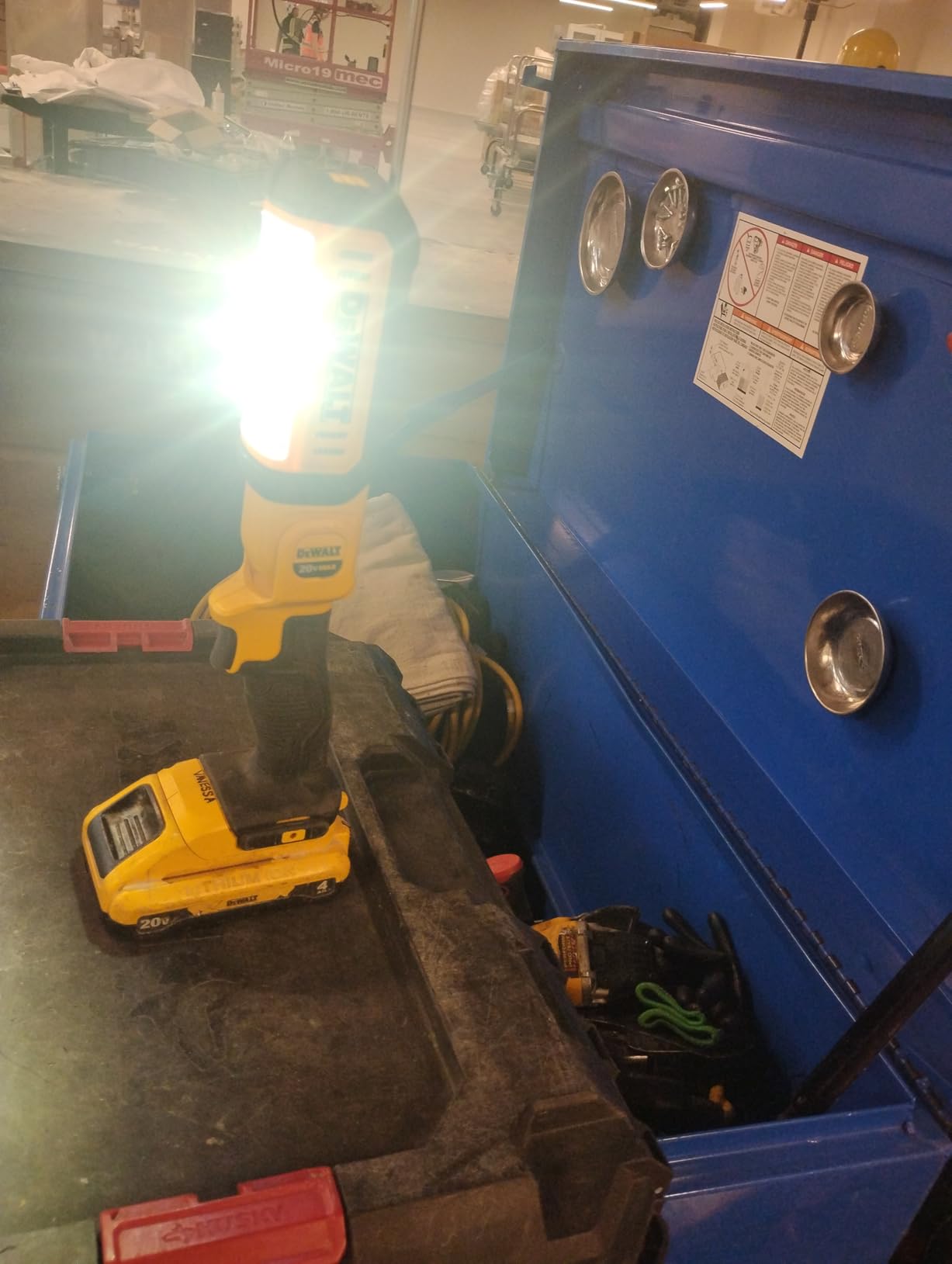 20V MAX LED Work Light, Rechargeable Flashlight, Pivoting Head, Bare Tool Only (DCL050) customer photo 2