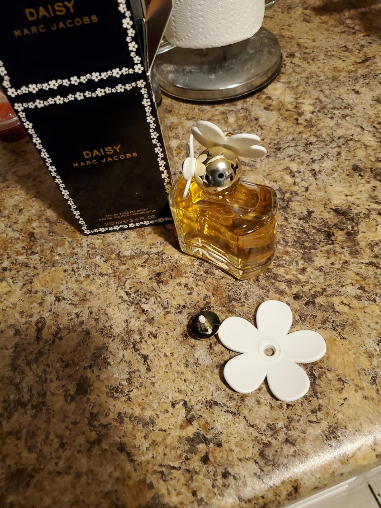 Marc Jacobs Daisy Eau de Toilette 1 fl oz customer photo 2