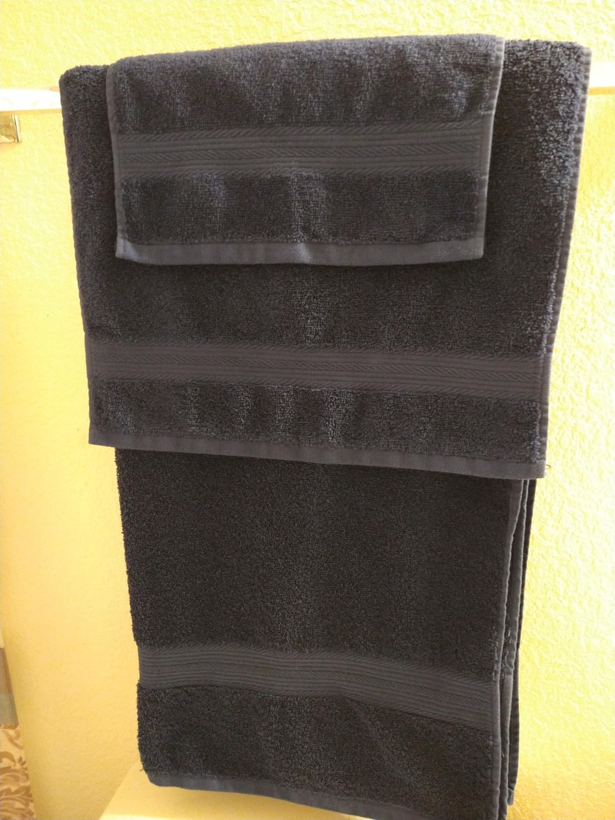 Amazon Basics 6-Piece Fade-Resistant 100% Cotton Towel Set, Soft and Absorbent, 2 Bath Towels, 2 Hand Towels, 2 Washcloths, Navy Blue customer photo 2