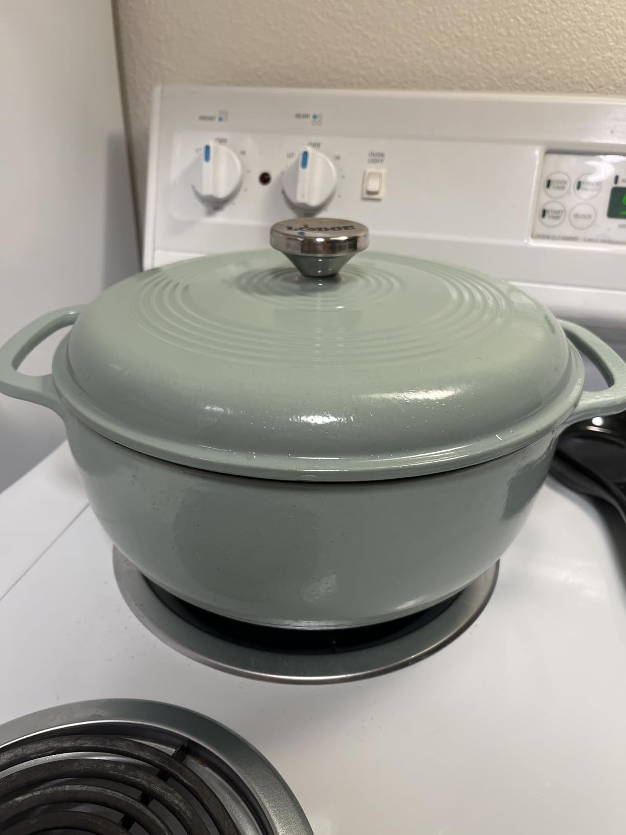 Lodge Essential Enamel Cast Iron Dutch Oven 6 Quarts - Perfect for Bread Baking, Braising, Marinating & Slow Cooking, Features Moisture-Sealing Lid & Dual Handles, Oyster White customer photo 2