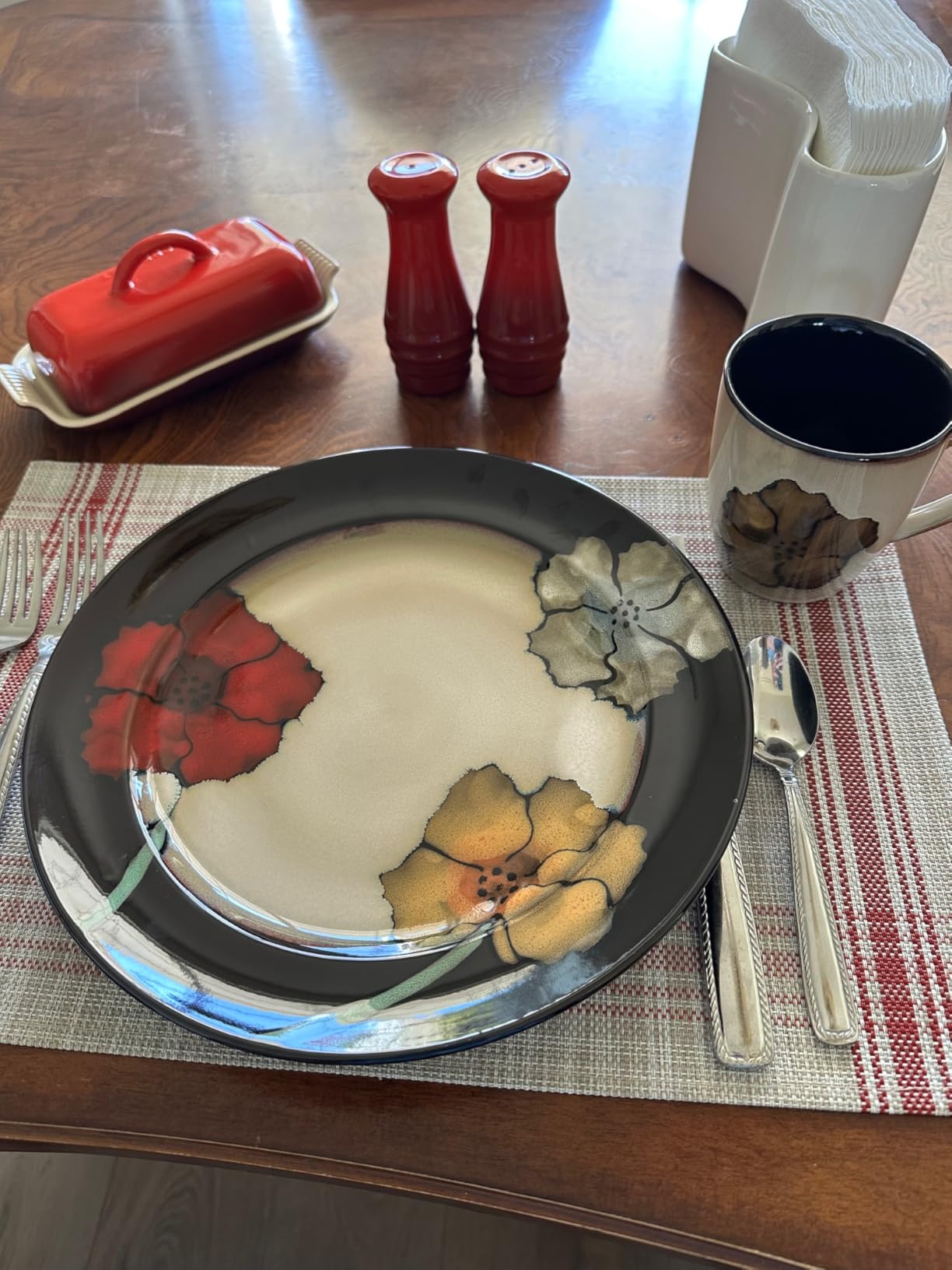 Pfaltzgraff Painted Poppies 16-Piece Stoneware Dinnerware Set, Service for 4, Dinner Plates, Salad Plates, Bowls and Mugs, Dishwasher and Microwave Safe customer photo 1