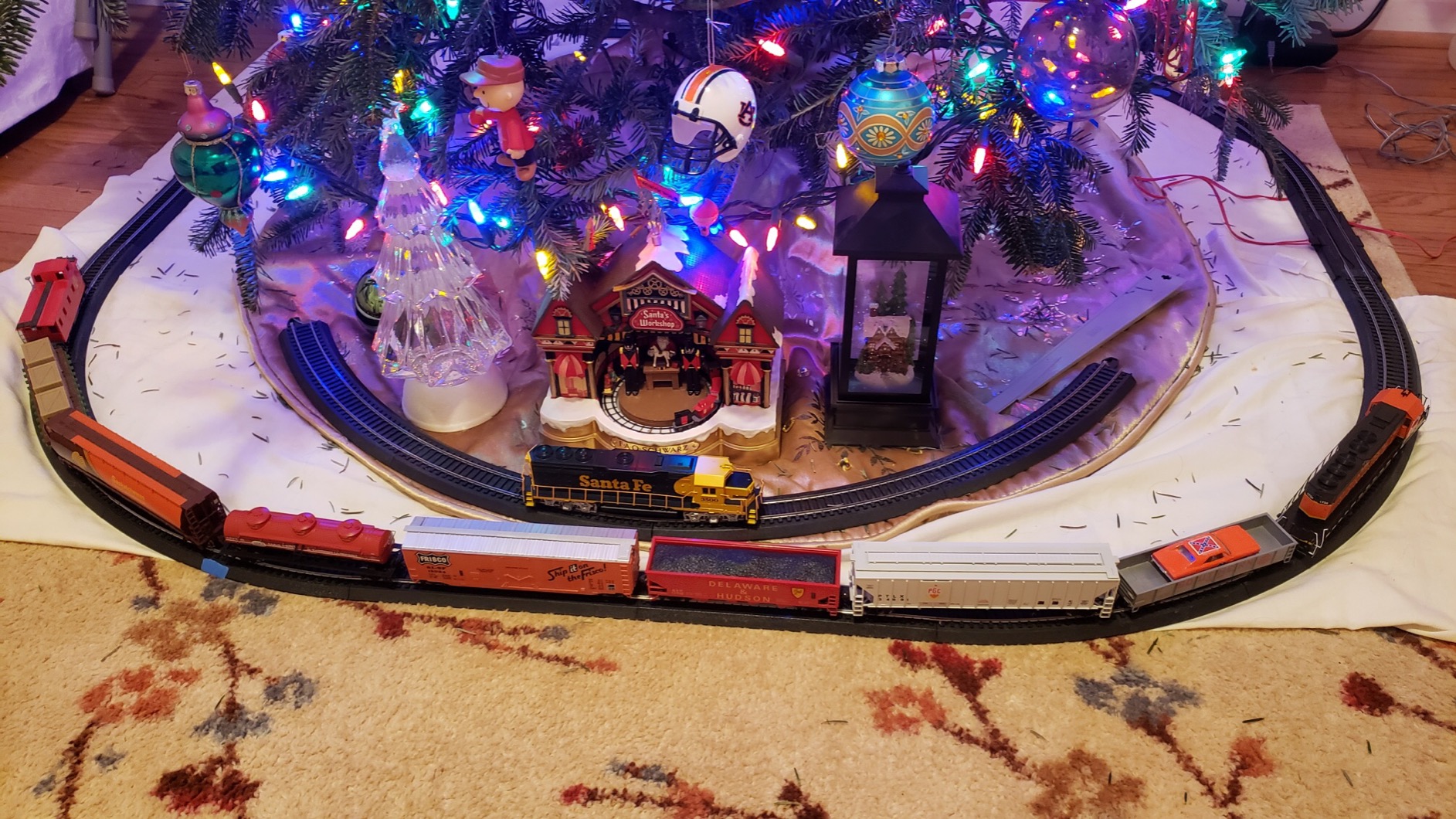 Athearn EMD SD40-2 DCC Equipped Diesel Locomotive BNSF #1734 (HERITAGE III) - HO Scale customer photo 2