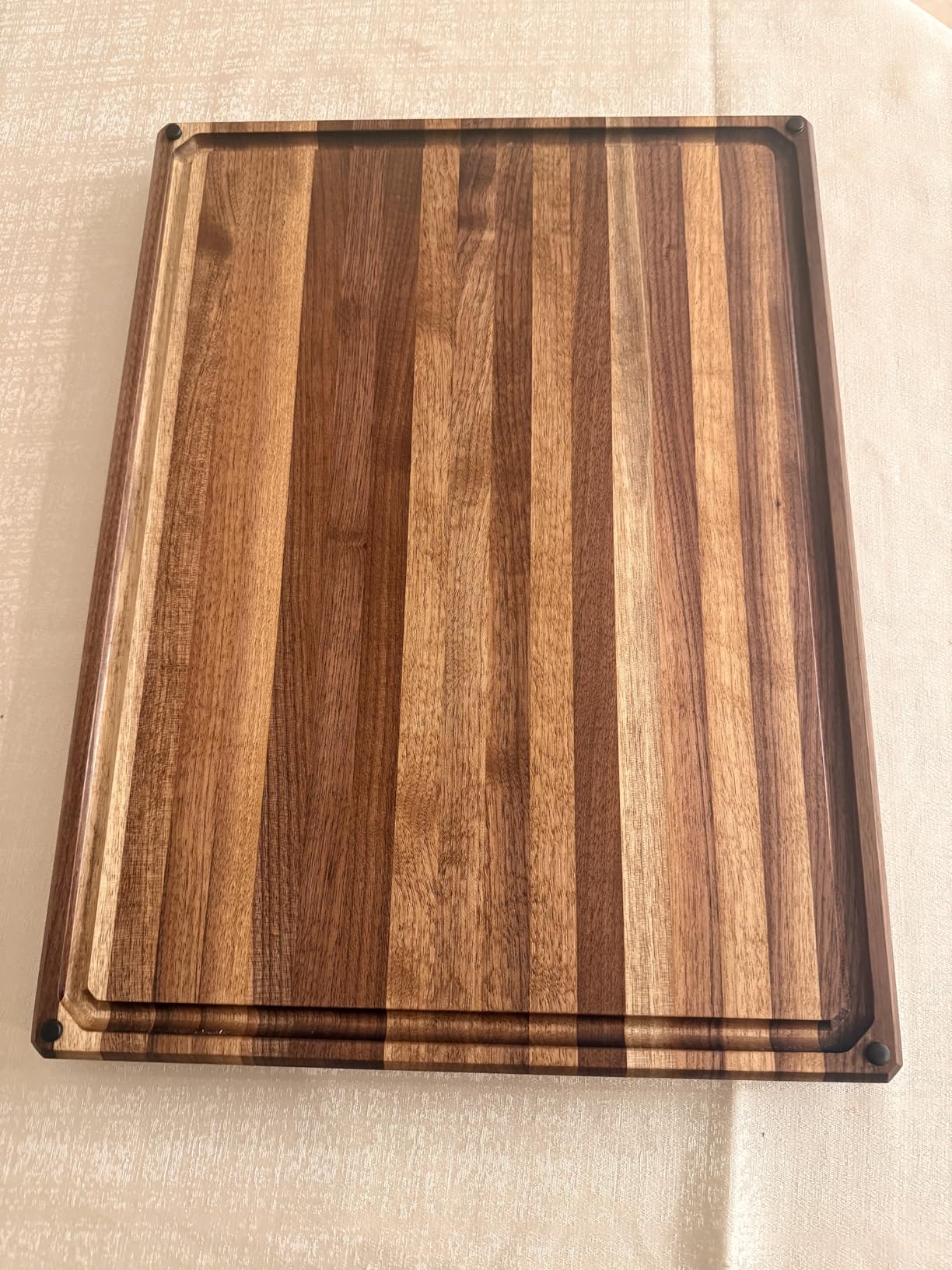 Sonder Los Angeles Winsome Acacia Wood Cutting Board | Acacia Edge Grain Cutting Board for Kitchen with Juice Groove & Sorting Compartment | Perfect for Charcuterie | Gift Box Included | 16x12x1.5 in customer photo 2