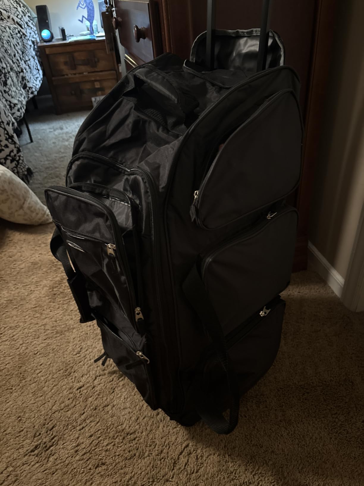Xpedition 30 Inch Multi-Pocket Upright Rolling Duffel Bag customer photo 2