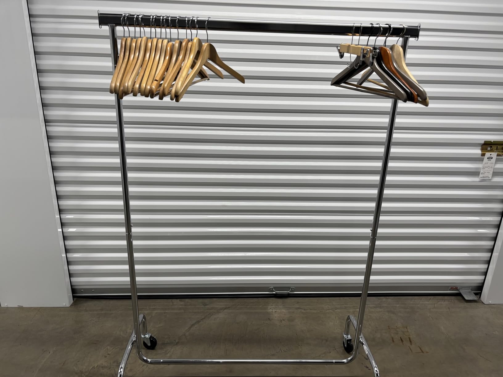 SONGMICS Clothes Rack with Wheels, Heavy-Duty Garment Rack with Extendable Hanging Rod, 286.6 lb Load Capacity, 17.7 x (43.3-59.1) x 64.1 Inches, Chrome-Plated, Silver UHSR11S customer photo 1