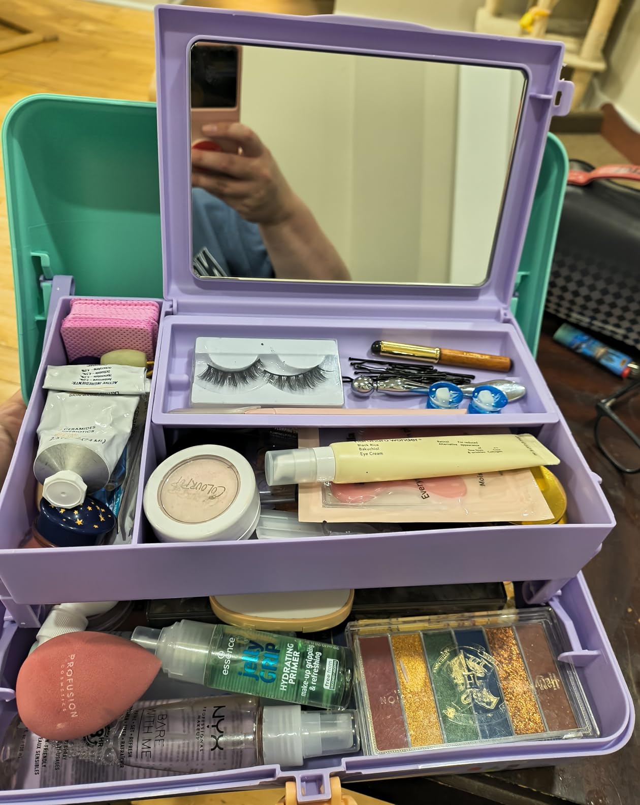 Caboodles On-The-Go Girl Makeup Box, Seafoam on Lavender, Hard Plastic Makeup Organizer Box, Built-In Mirror, Secure Latch for Safe Travel customer photo 1