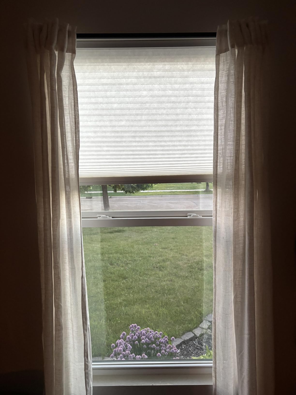 BlindsAvenue Cordless Cellular Honeycomb Shade, Light Filtering Blinds for Indoor Window, Thermal Insulation Shades for Home, Noise Reduction, Color: White, Size: 27