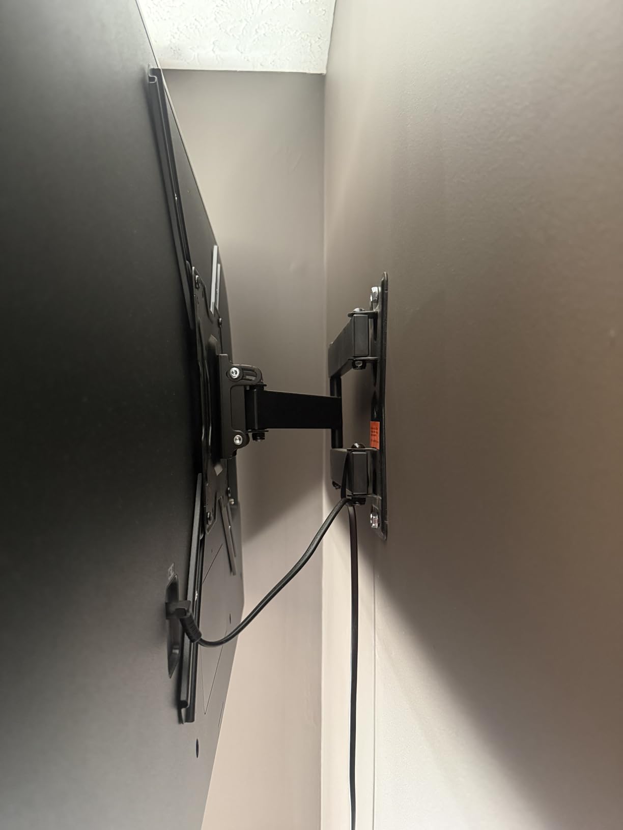 USX MOUNT UL Listed Full Motion TV Mount, Swivel Articulating Tilt TV Wall Mount for 26-65 Inch LED, 4K, Wall Mount Bracket with VESA 400x400mm Up to 77lbs, Perfect Center Design - XMM006-1 customer photo 1