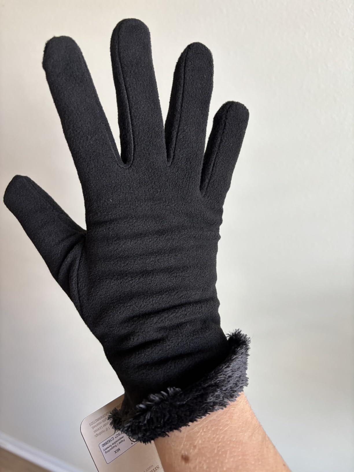 isotoner womens Stretch Fleece Gloves With Microluxe Lining and Smart Touch Technology customer photo 1