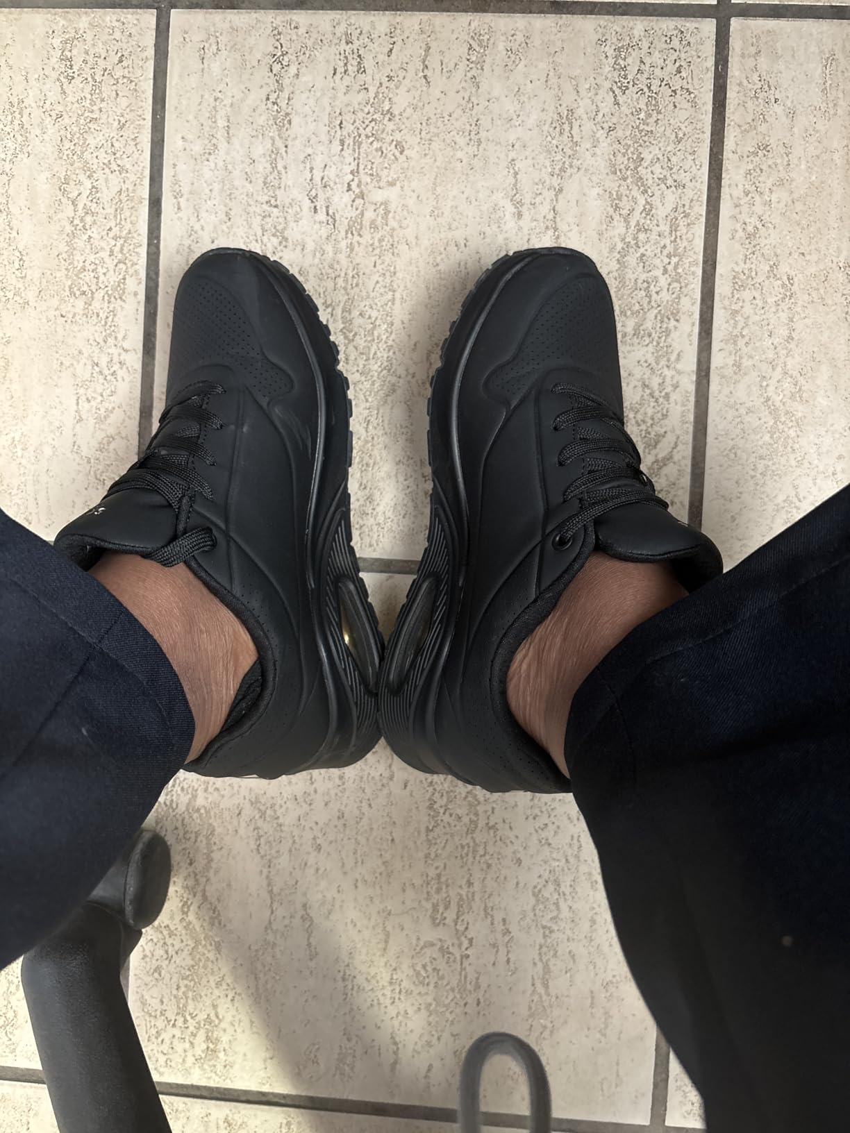 Skechers Women's Uno - Stand On Air Sneaker customer photo 1