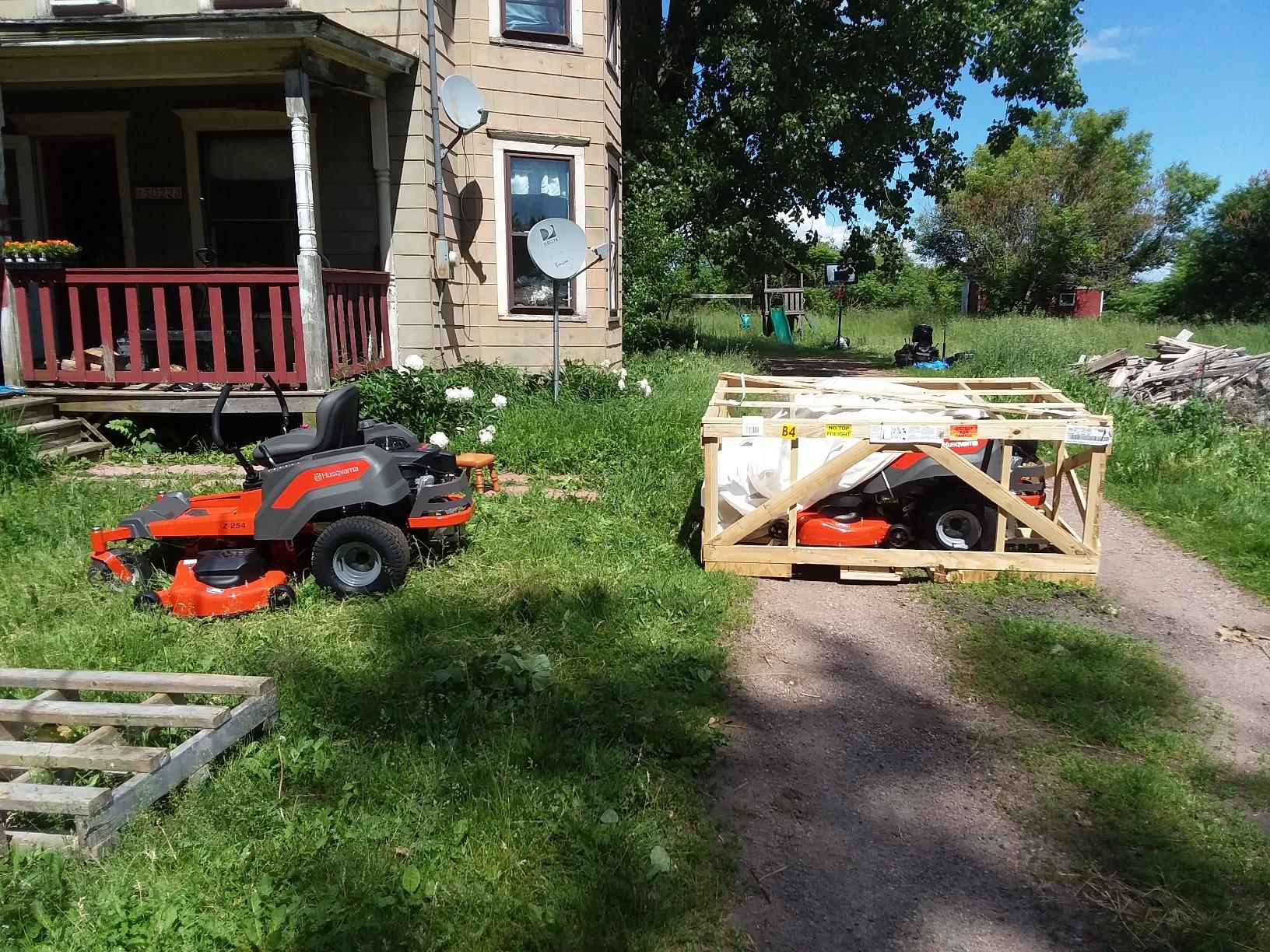 Husqvarna Z254F 54 in. 23 HP Kawasaki Zero Hydrostatic Turn Riding Mower customer photo 1