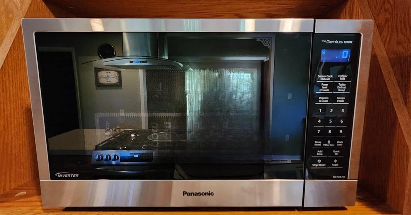 Panasonic NN-SN67KS Microwave Oven with Inverter Technology, 1.2 cu.ft, 1200W, Stainless Steel/Silver customer photo 1
