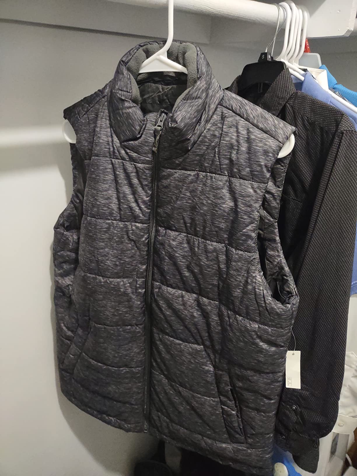 Amazon Essentials mens Mid-weight Puffer Vest customer photo 2