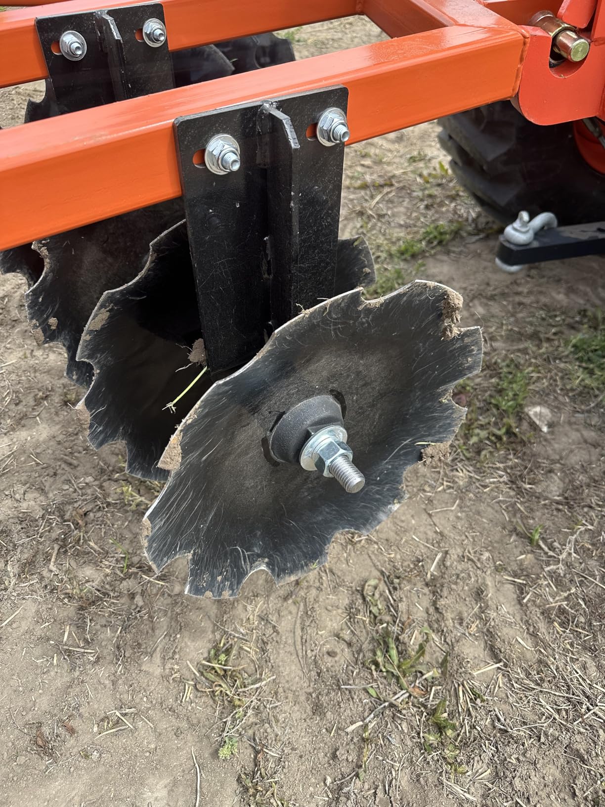 Titan Attachments 3 Point 5ft Notched Disc Harrow Plow Attachment for Cat 1 Tractors, Concave Discs for Tilling, Loosening and Lifting Soil customer photo 1