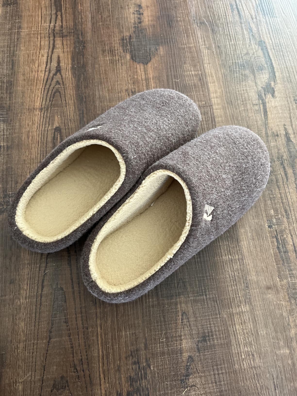 Amazon Essentials Men's Sherpa Lined Memory Foam Clog Slipper customer photo 1