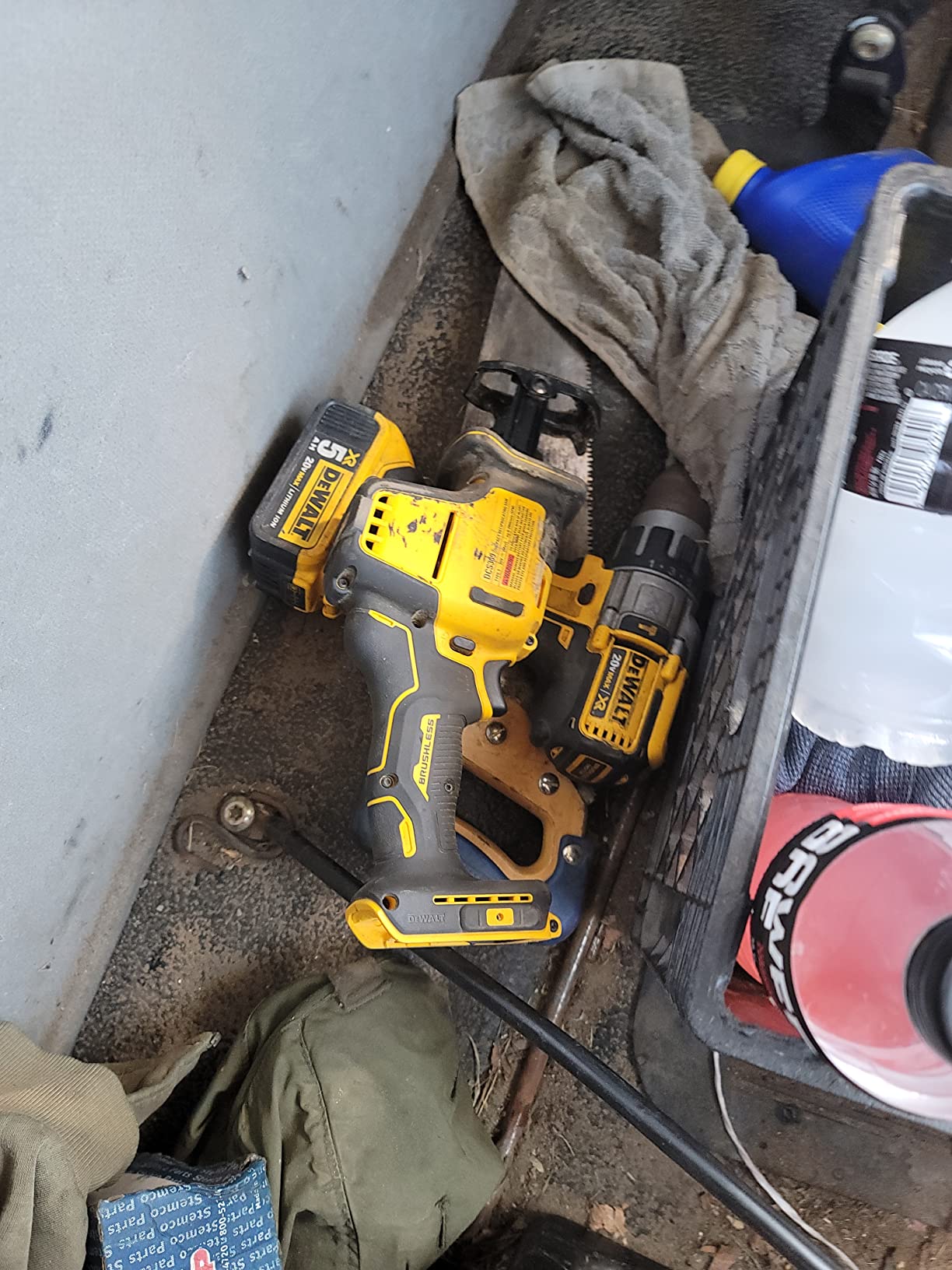 ATOMIC 20V MAX* Reciprocating Saw, One-Handed, Cordless, Tool Only (DCS369B) customer photo 2