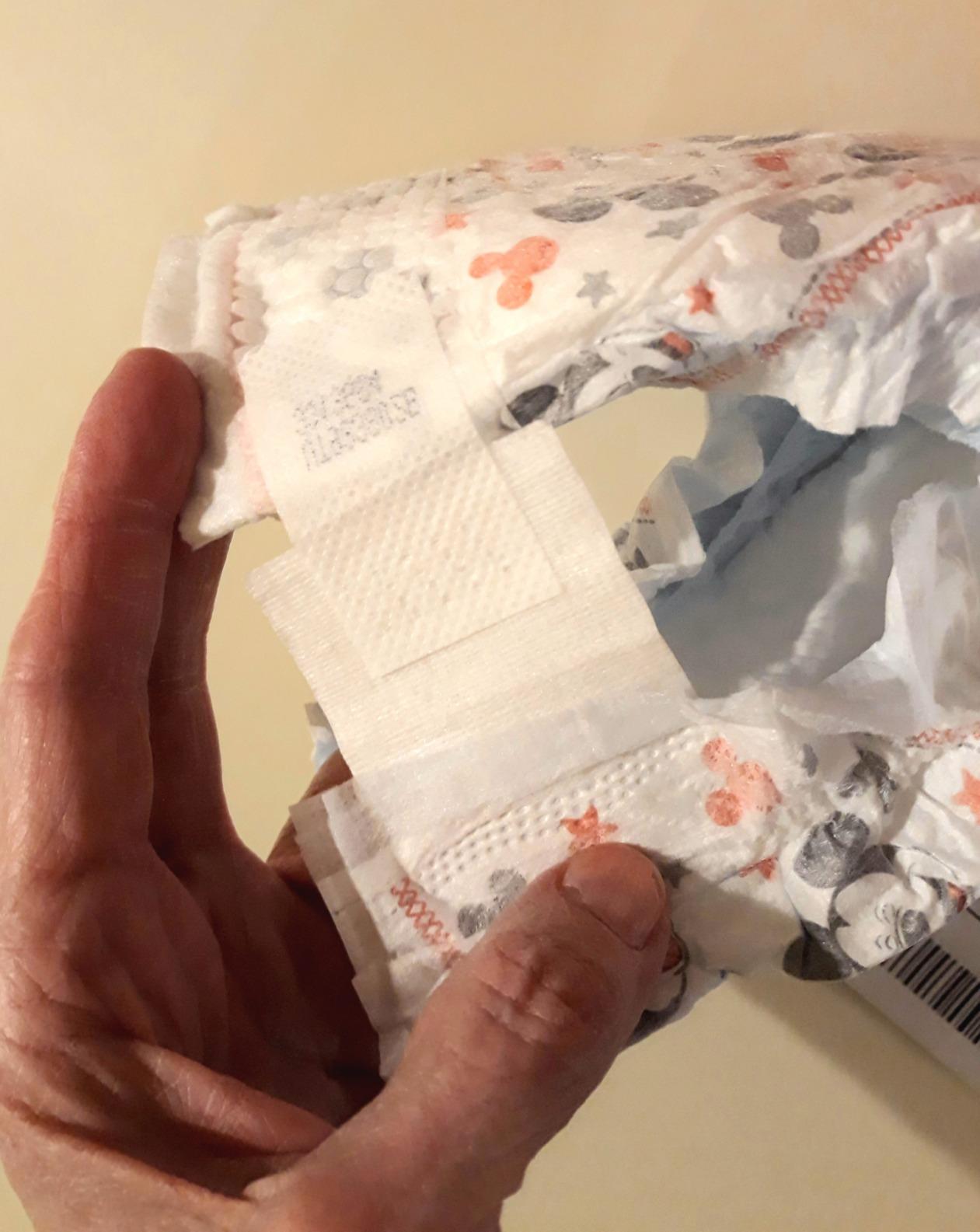 Huggies Size 1 Diapers, Snug & Dry Newborn Diapers, Size 1 (8-14 lbs), 256 Count customer photo 2