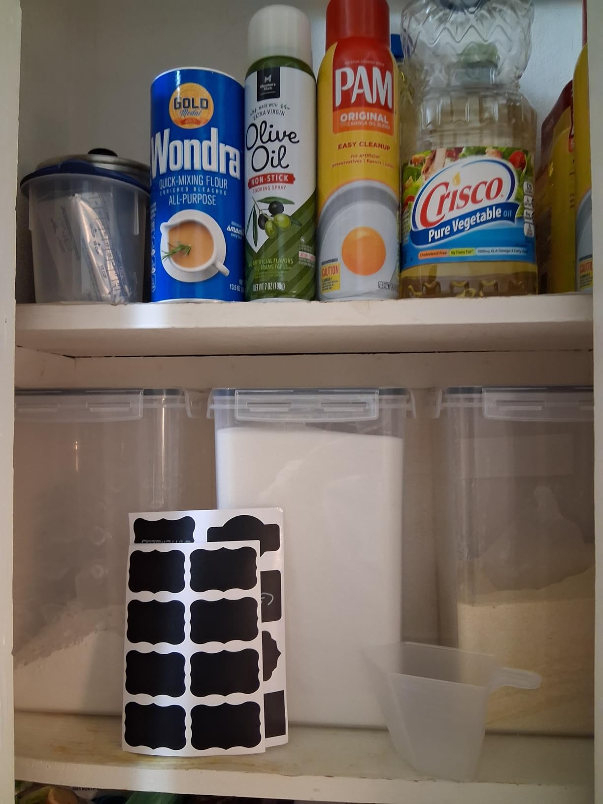 Vtopmart 4 PCS Large Food Storage Containers 5.2L / 175oz, BPA Free Plastic Airtight Canisters for Flour, Sugar, Baking Supplies, Rice with Lids, 4 Measuring Cups and 24 Labels, Black customer photo 2