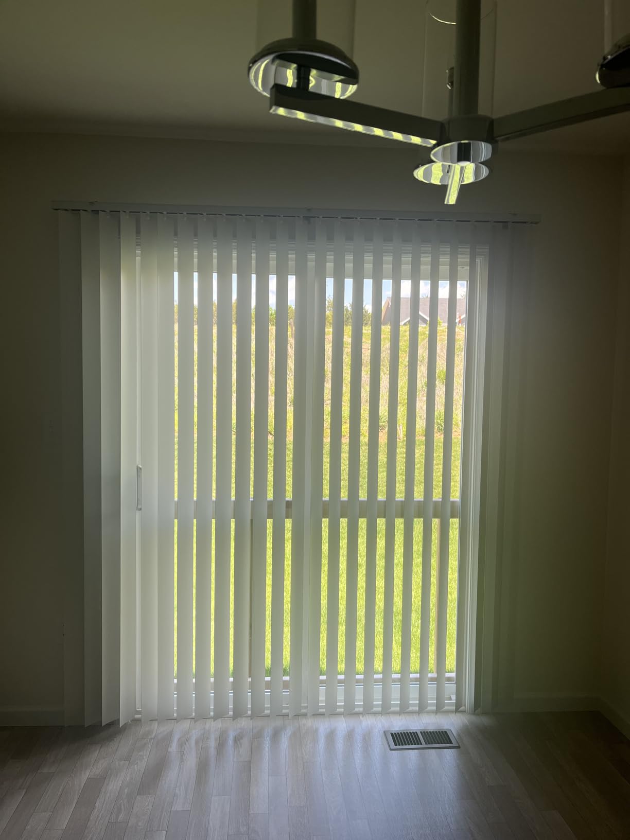 CHICOLOGY Vertical Blinds for Sliding Glass Doors & Patio Doors, Oxford Alabaster (Vinyl), 3.5