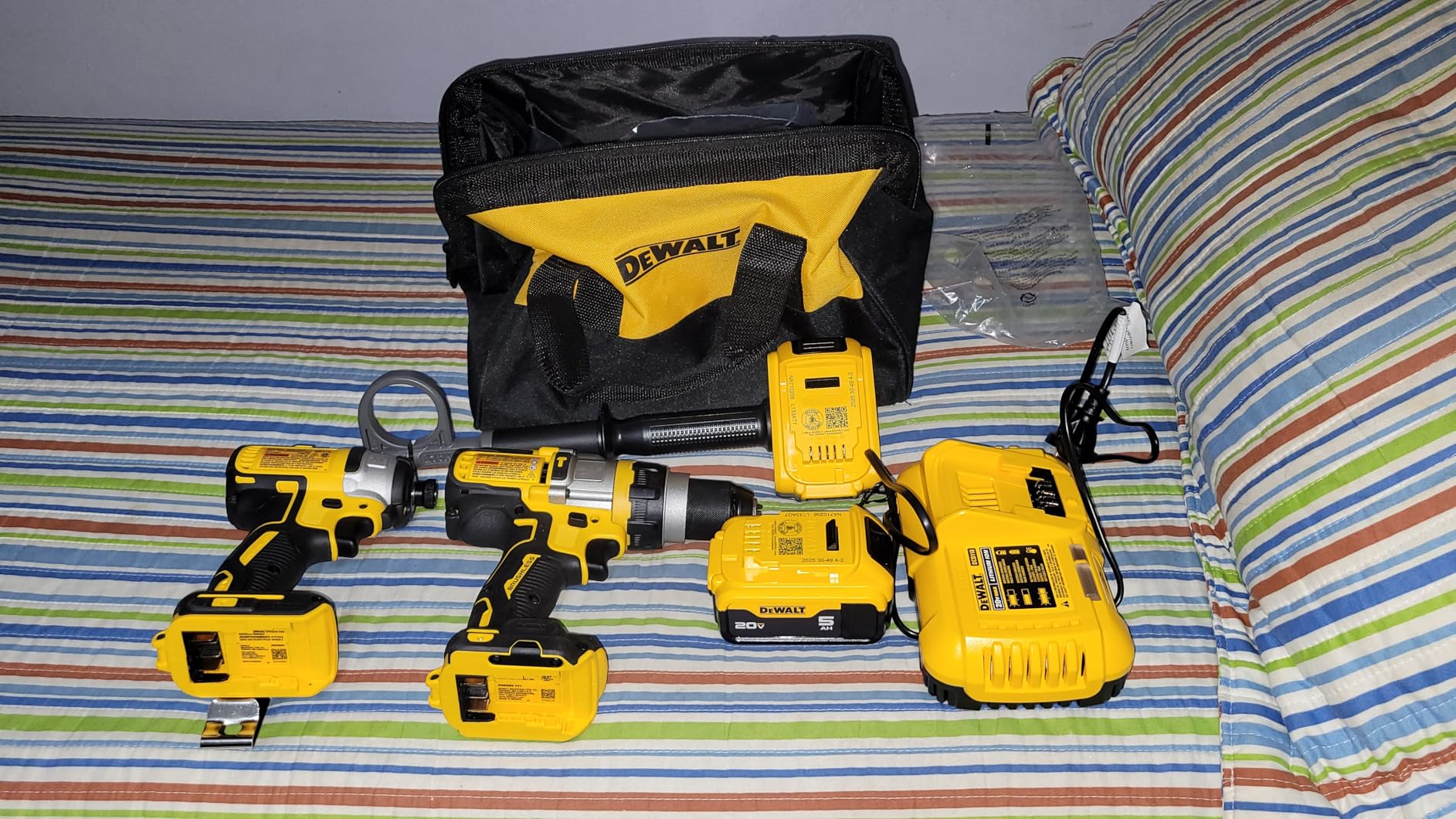 FLEXVOLT ADVANTAGE 20V MAX* Combo Kit with Hammer Drill & Impact Driver, 5.0-Ah, 2-Tool (DCK2100P2) customer photo 1