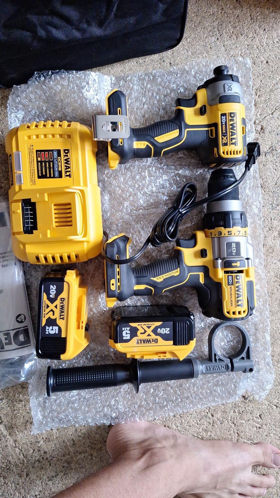 FLEXVOLT ADVANTAGE 20V MAX* Combo Kit with Hammer Drill & Impact Driver, 5.0-Ah, 2-Tool (DCK2100P2) customer photo 2
