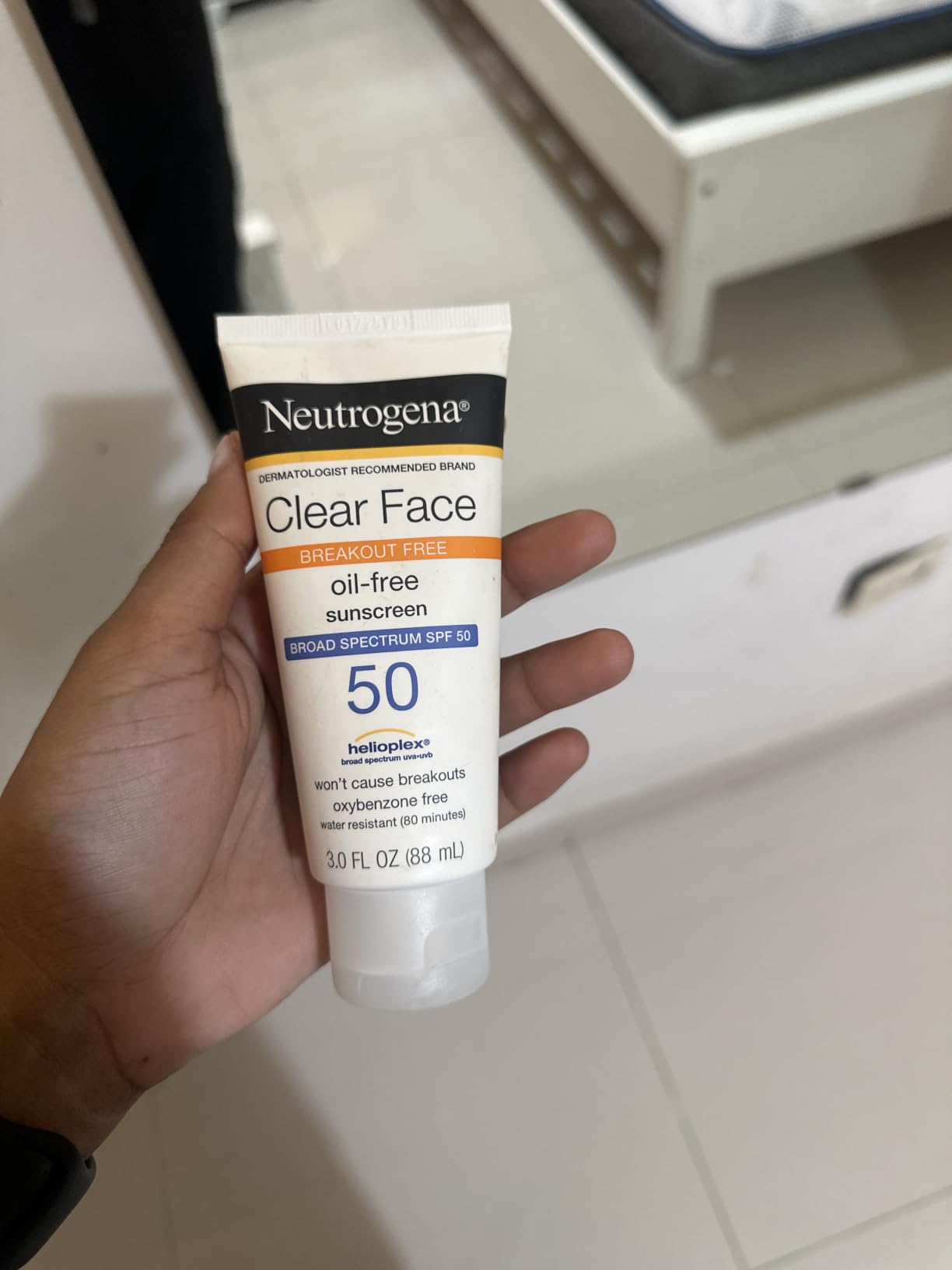 Neutrogena Clear Face Sunscreen Lotion SPF 50 for Acne-Prone Skin, Oil-Free, No-Fragrance, Water-Resistant, 3 fl oz customer photo 1