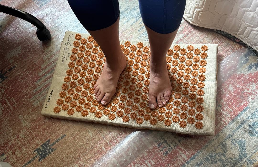 Glanztuck Berlin Acupressure Mat Set Premium, Beginner Suitable, Made of Linen, Neck and Back Pain Relief, with Pillow (Heat Function) & Bag, Sustainable customer photo 1
