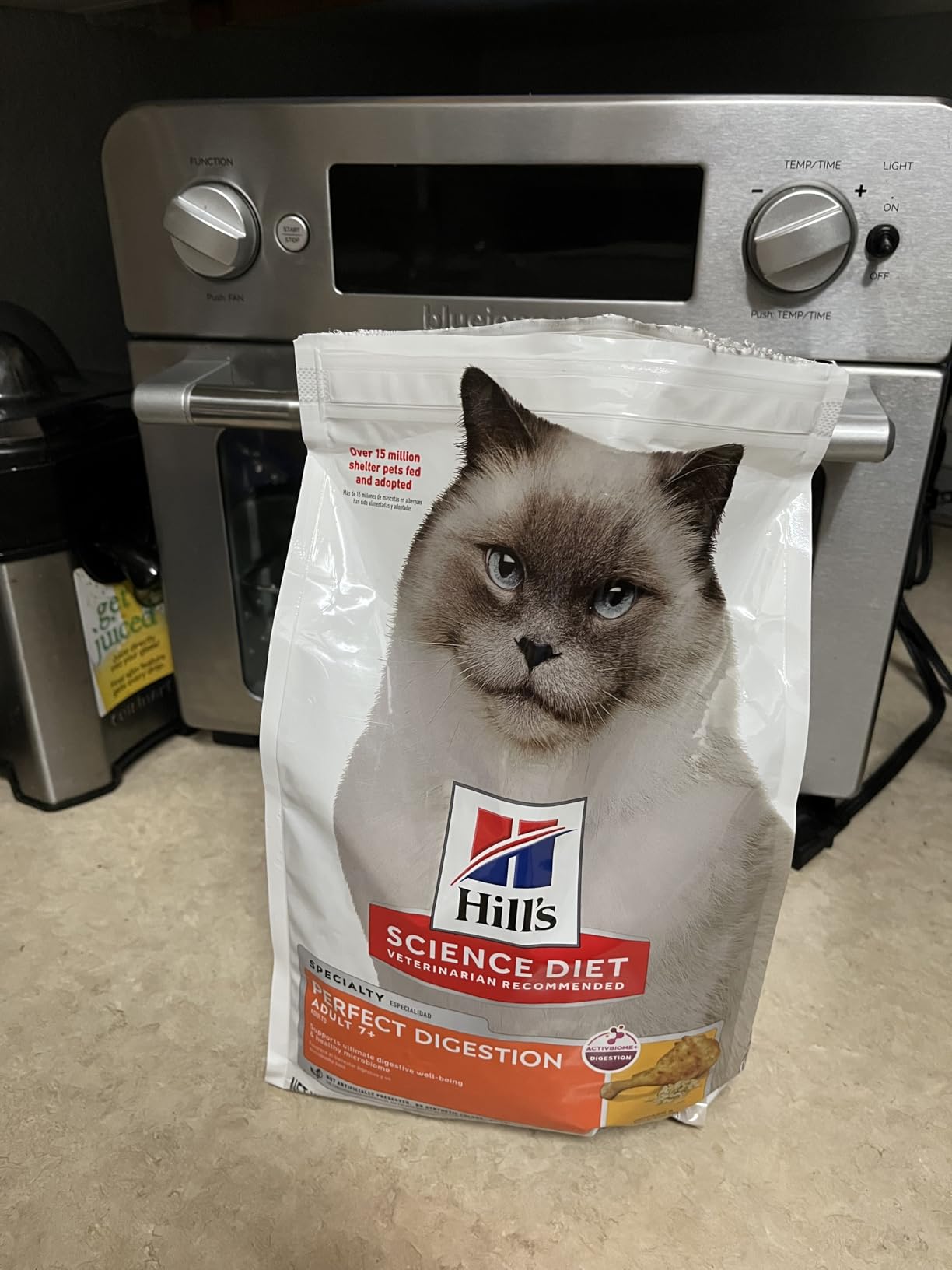 Hill's Science Diet Adult 7+ Perfect Digestion Dry Cat Food, Chicken, Barley & Whole Oats, 3.5 lb. Bag customer photo 1