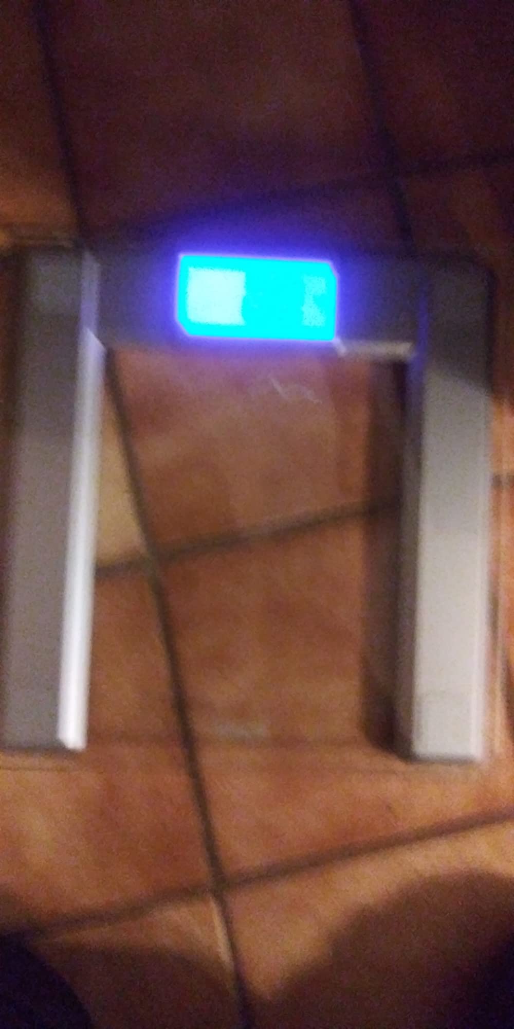 Vitafit 550lb Digital Bathroom Scale for Body Weight and BMI Via Smart APP, High Accuracy Assured by Weighing Professional Since 2001, 8mm Tempered Glass, Extra Large Blue Backlit LCD, Silver customer photo 1