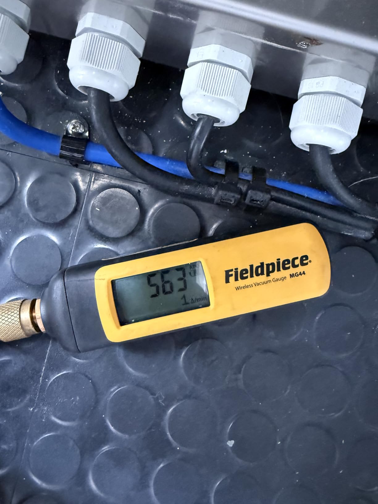 Fieldpiece - HVACR Wireless Vacuum Gauge - MG44 - Quick, Accurate Evacuations & Vacuum Readings - Job Link Compatible Long Range HVAC Tool customer photo 1
