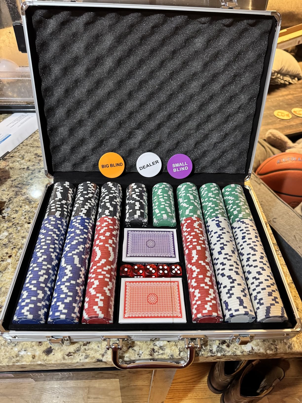 Homwom Poker Chip Set - 500PCS Poker Chips with Aluminum Case, 11.5 Gram Chips for Texas Hold'em Blackjack(500pcs) customer photo 1