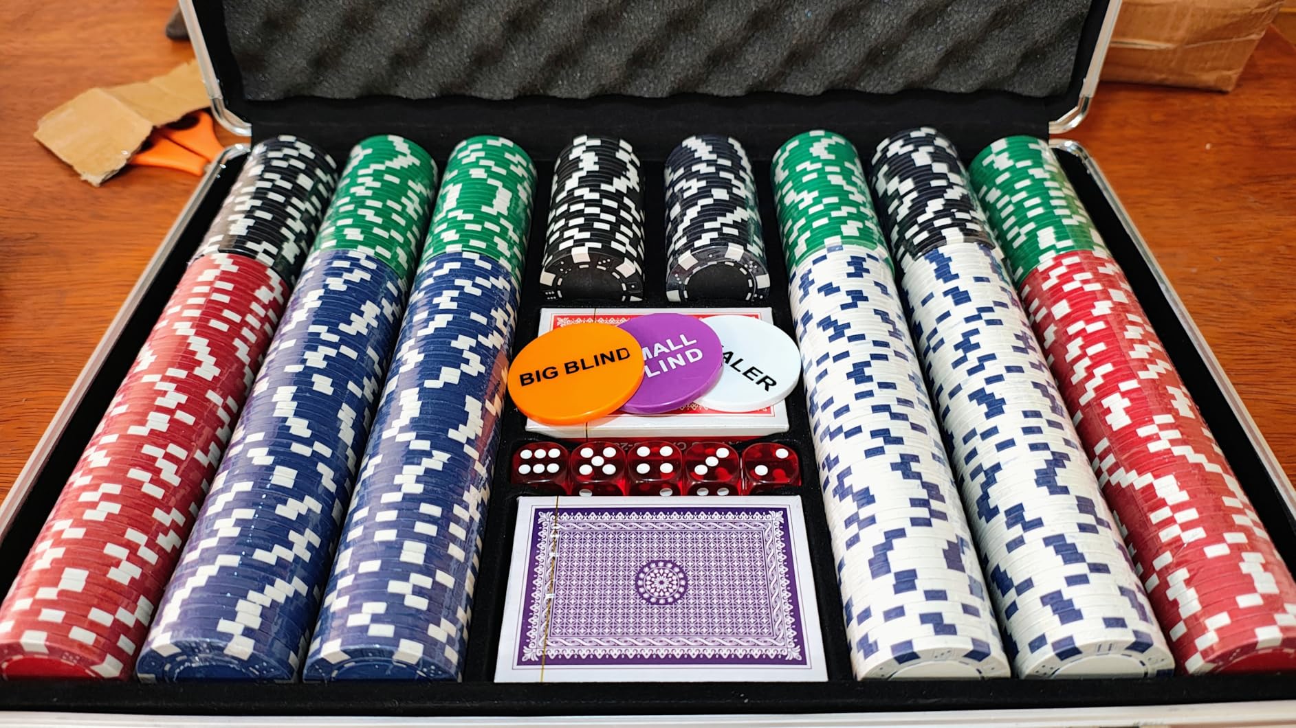 Homwom Poker Chip Set - 500PCS Poker Chips with Aluminum Case, 11.5 Gram Chips for Texas Hold'em Blackjack(500pcs) customer photo 2