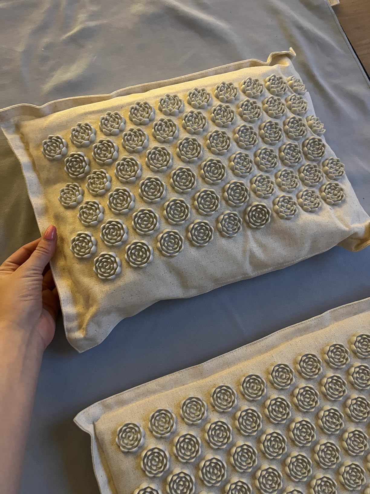 UNMERA Acupressure Mat and Pillow Set, Natural Eco Linen & Coconut Fiber Filling, for Back/Neck Pain Relief, Sciatic, Headache and Muscle Relaxation, Comes with Carrying Bag customer photo 2