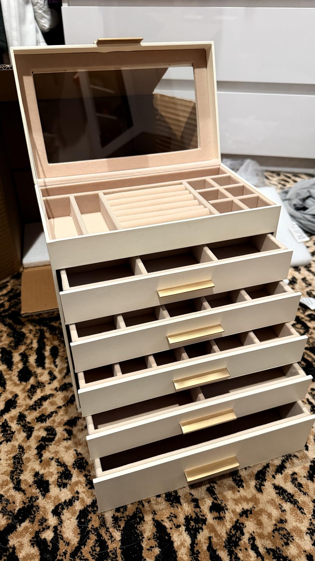 SONGMICS GISELLA Collection - Jewelry Box with Glass Lid, 4-Layer Jewelry Organizer, 3 Drawers, for Sunglasses, Big Jewelry, Jewelry Storage, Modern Style, Cloud White and Gold Colour UJBC161W01 customer photo 1