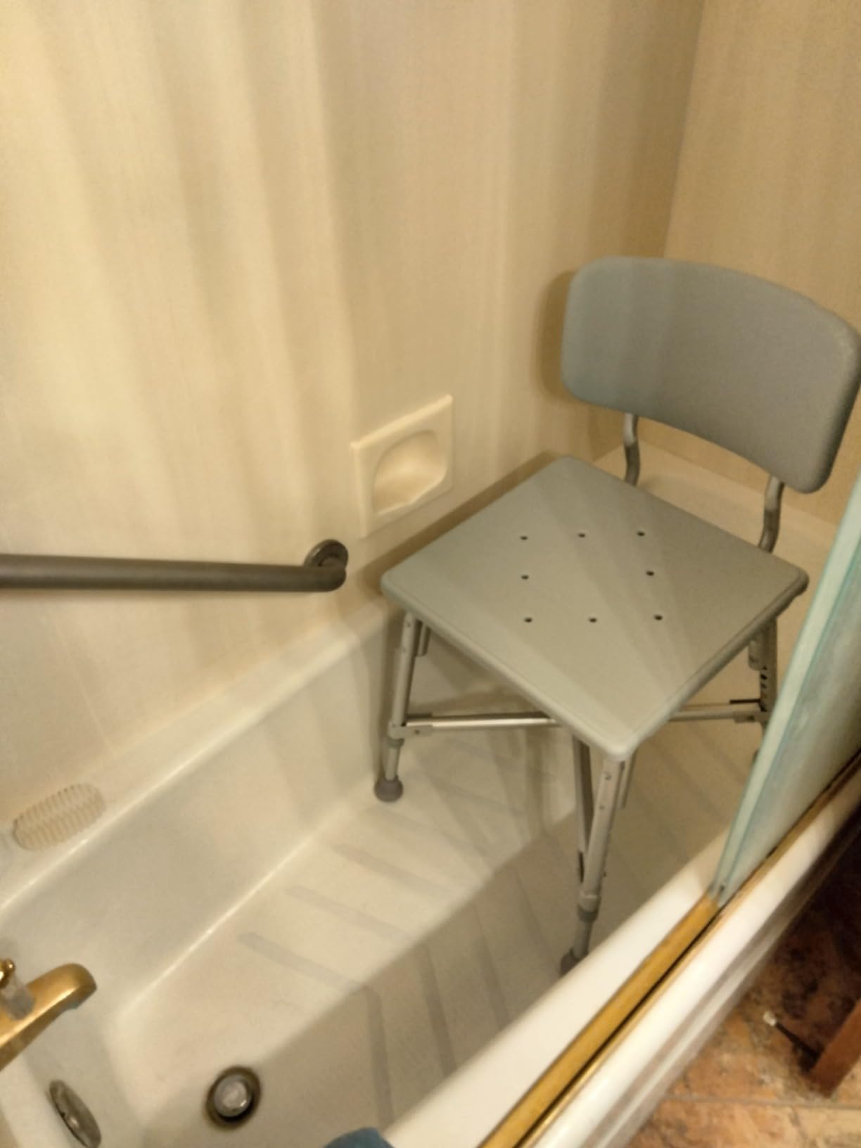 Medline Heavy Duty Shower Chair with Back, Bariatric Bath Chair, Supports up to 650 lbs customer photo 2