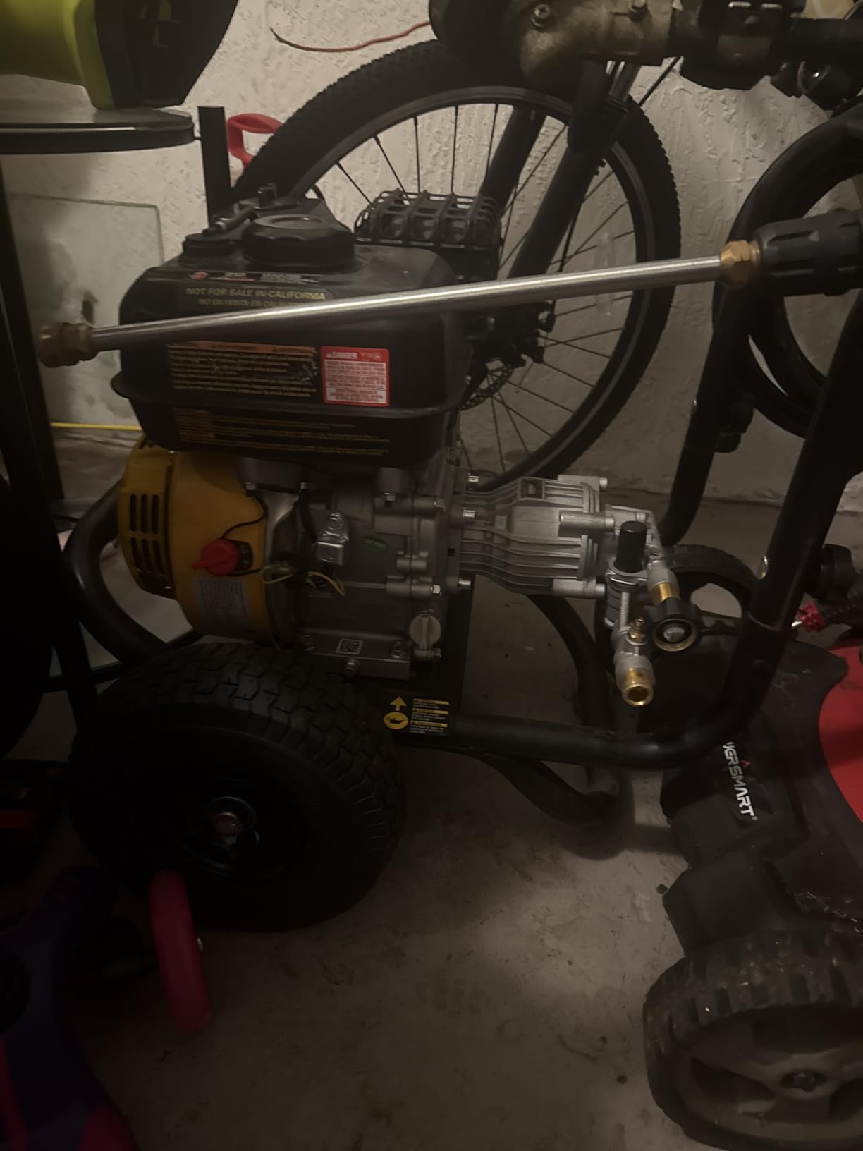 DeWalt 3300 PSI Gas Pressure Washer, 5 Nozzles, Spray Gun, Wand, 25-ft. Hose, DXPW3300-S, 49-State customer photo 2