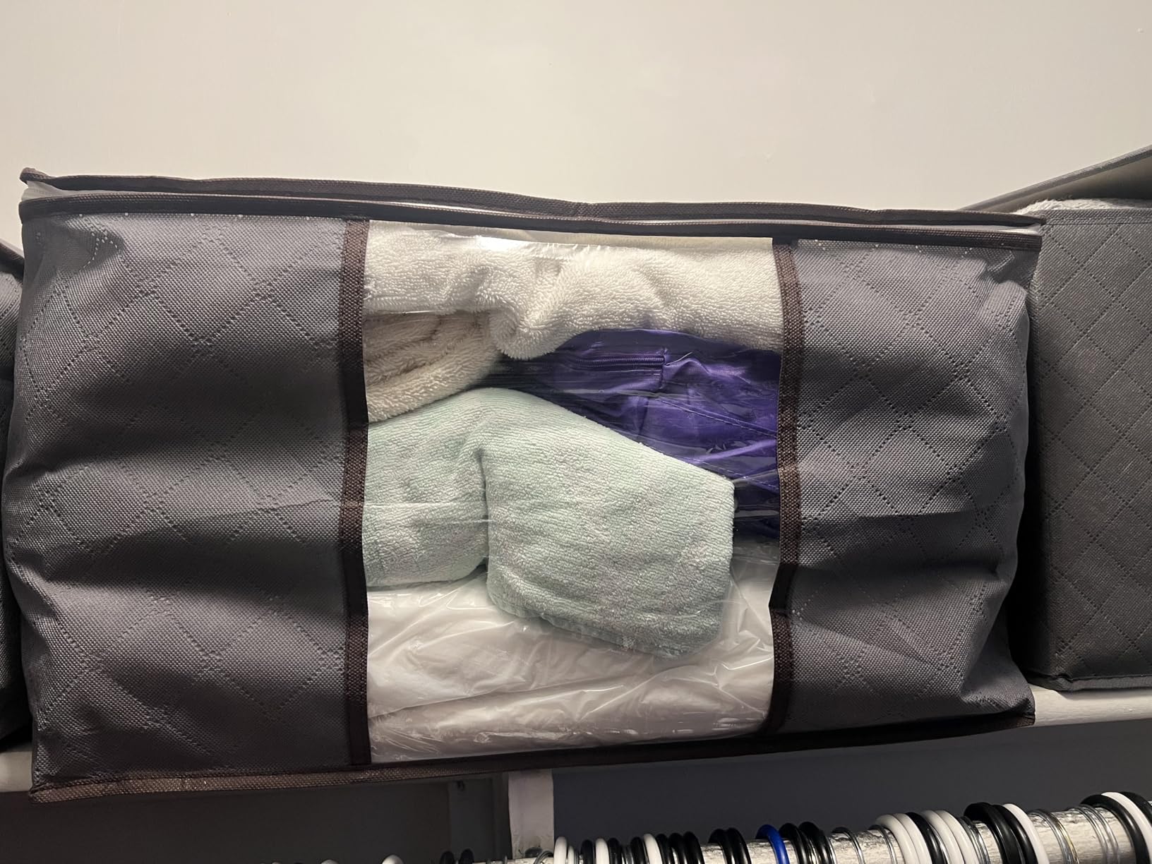 Lifewit 6 Pack Clothes Storage Bins with Lids, Foldable Blanket Storage Bags with Zippers, Clear Window and Reinforced Handles, Closet and Organization for Clothing, Sweater, Comforter, Bedding customer photo 1