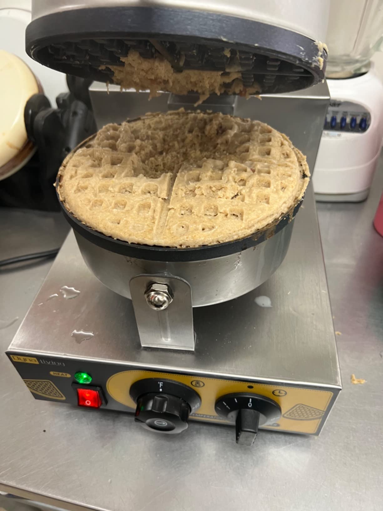 Dyna-Living Commercial Waffle Maker Restaurant, 1200W Professional Waffle Maker Commercial Waffle Iron Non-stick Classic Waffle Machine Electric Waffle Bowl Maker for Home, Hotel customer photo 2