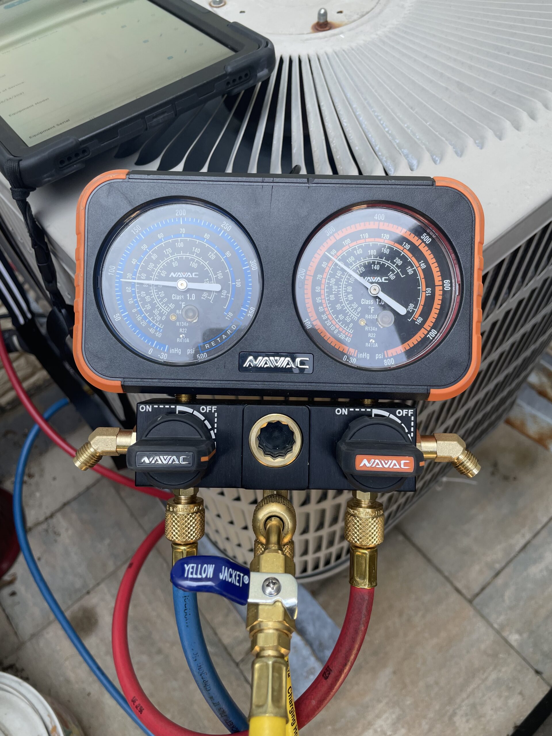 NAVAC N4A4H Manifold Gauge | Class 1.0 Accuracy | Impact-Resistant HVAC Gauge | Aluminum Body and Rubber Cover | Easy-to-Read Analog Display | 4 Valves | with Hoses | 1 Year Warranty customer photo 2
