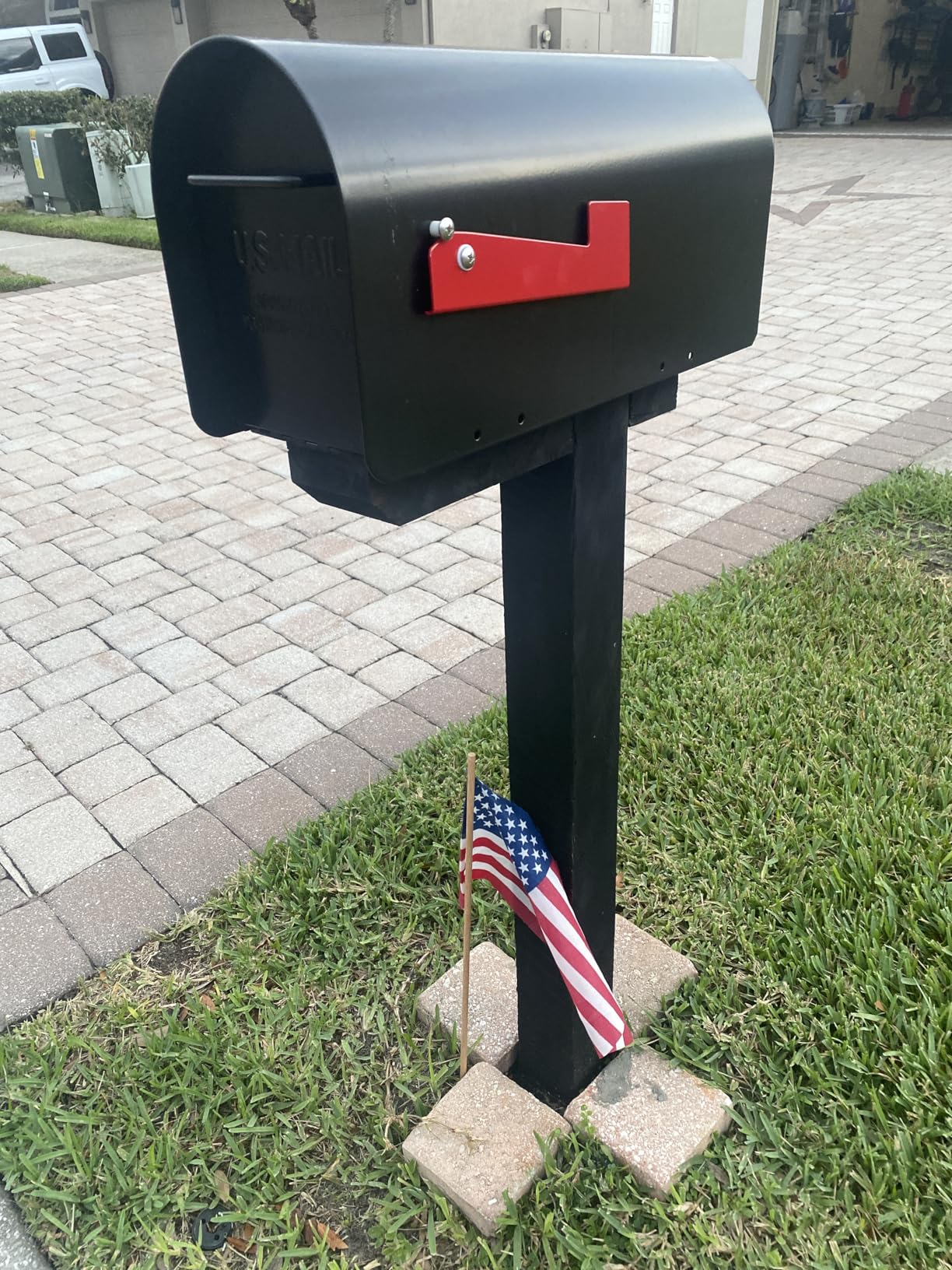 Architectural Mailboxes Ironside Large Capacity Galvanized Steel, Post-Mount Mailbox, MB801BAM, Metal, Black customer photo 2