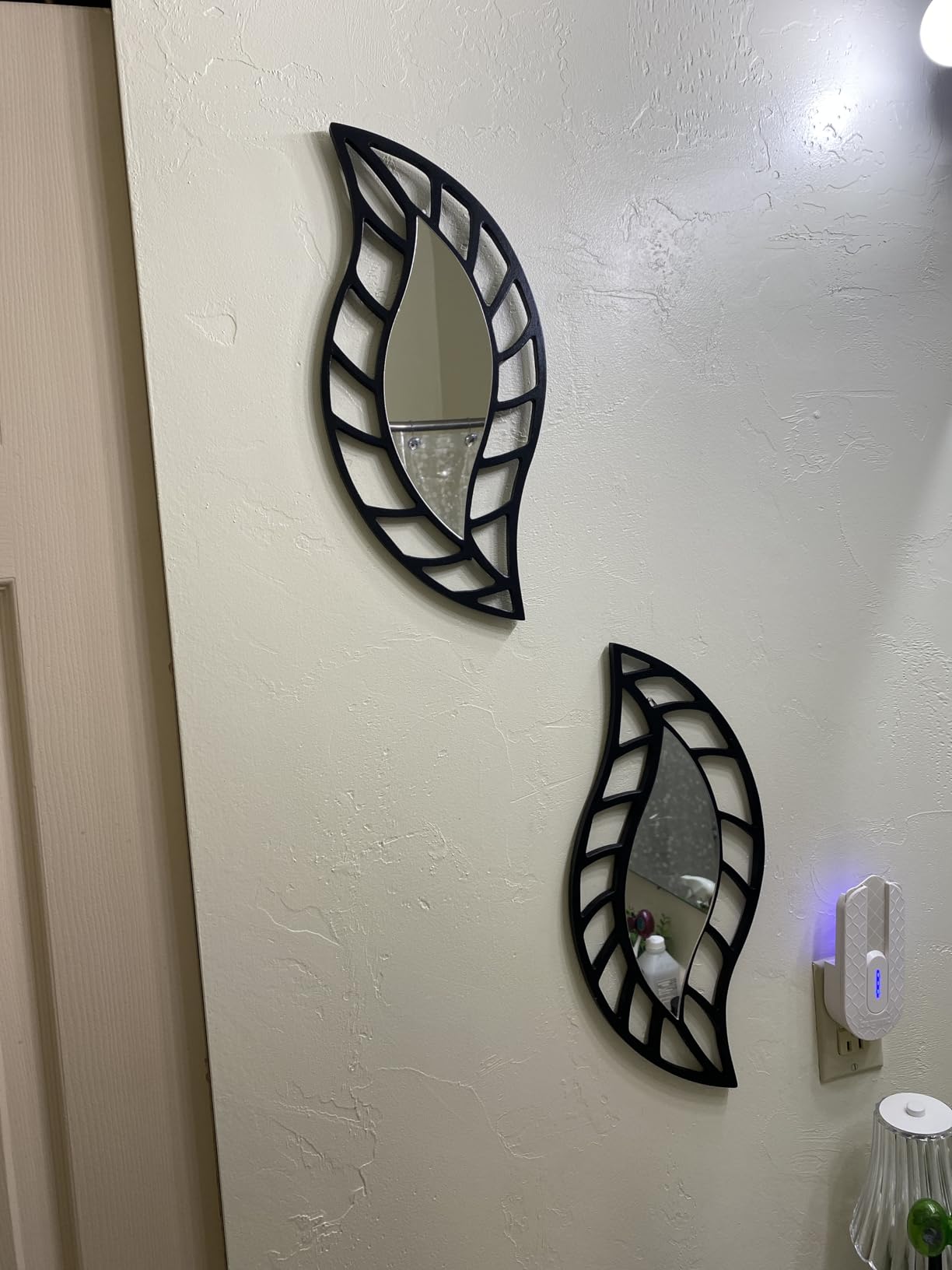 Roowest 2 Pcs Decorative Mirror Wall Decor Leaf Teardrop Mirror Wall Mounted Decorations for Living Room Bedroom Bathroom Vanity Entryway Office (Black) customer photo 2