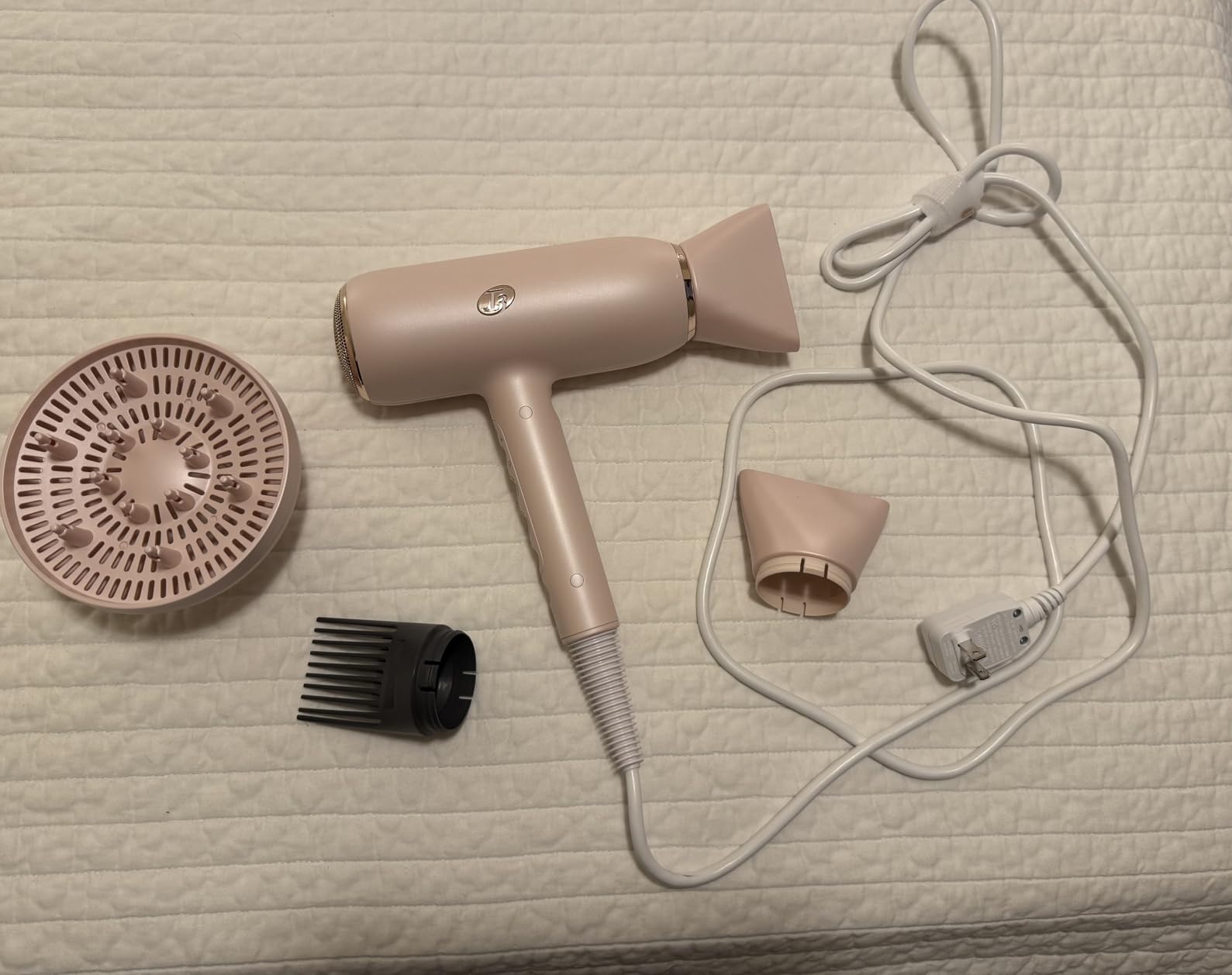 T3 Featherweight StyleMax Professional Ionic Hair Dryer with Custom Heat Automation & 4 Attachments, Fast Drying, Lightweight with 5 Heat & 3 Speed Settings, 2 Concentrators, Diffuser & Smoothing Comb customer photo 1