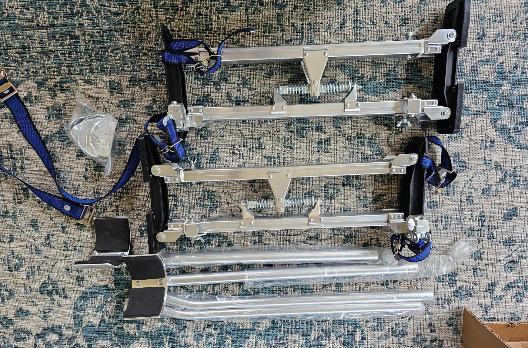 GCCSJ 24''-40'' Drywall Stilts for Adults Adjustable Heights Aluminum Work Stilt with Protective Knee Pads for Sheetrock Drop Ceiling Painting Painter Pruning Branches or Cleaning customer photo 2