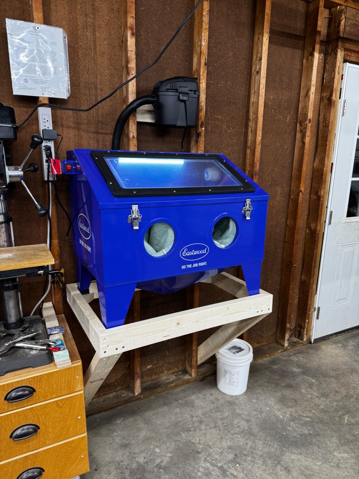Eastwood B100 Large Abrasive Media Blasting Blast Cabinet with Dust Collector customer photo 2