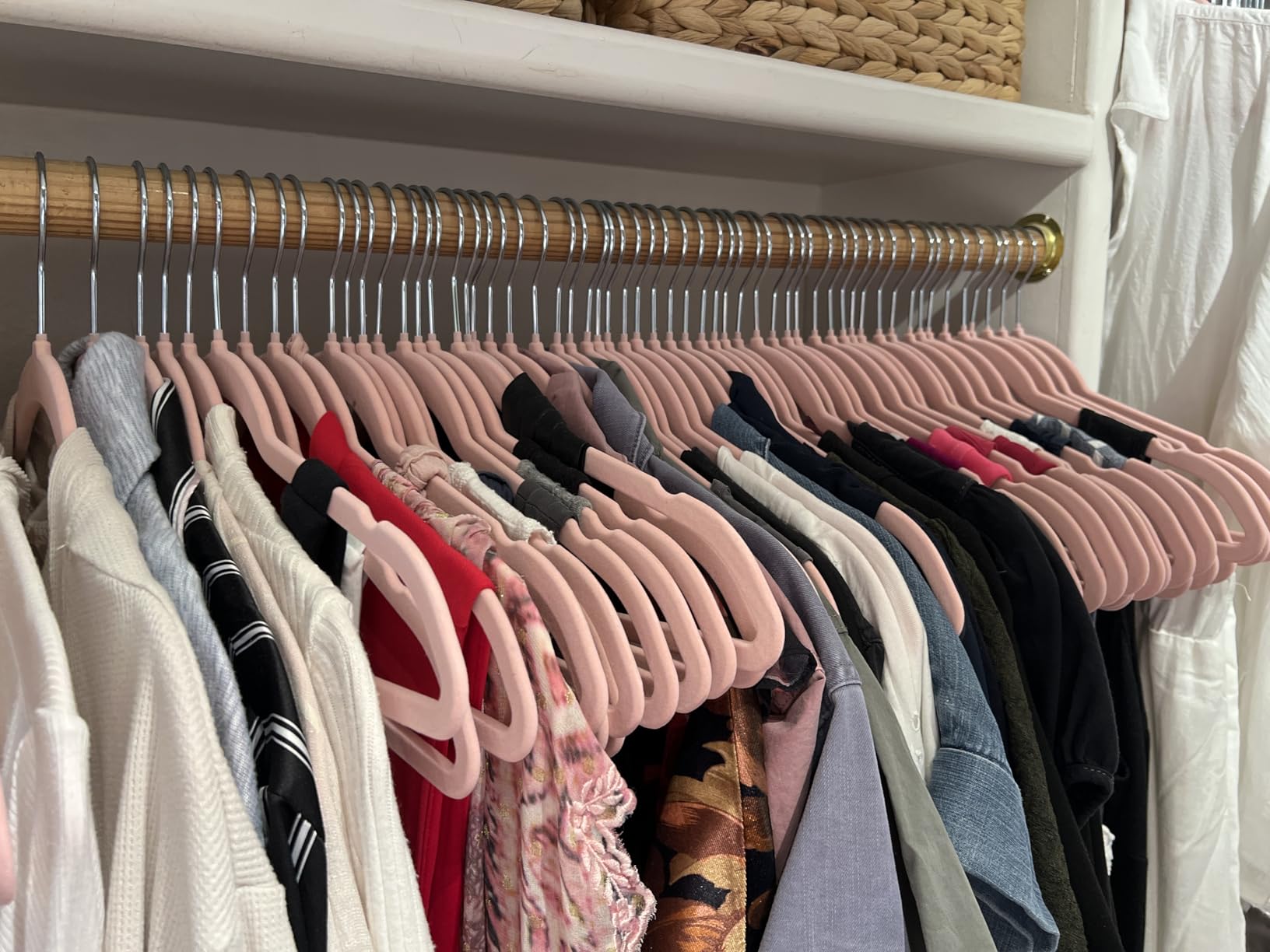 HOUSE DAY Premium Velvet Hangers 50 Pack Black, Non-Slip Flocked Felt Hangers, Sturdy Clothes Hangers with 360 Rotatable Hook, Heavy Duty Coat Hanger, Durable Slim Hanger for Closet Space Saving customer photo 1