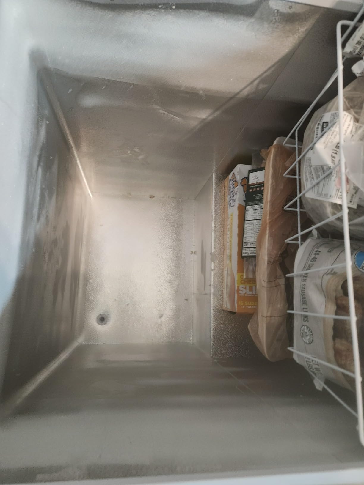 West Bend Chest Freezer with Adjustable Temperature Control, Free-Standing with Single Flip-Up Lid, Manual Defrost with Drain Perfect for Homes, Garages, Basements, 5-Cu.Ft, White customer photo 1