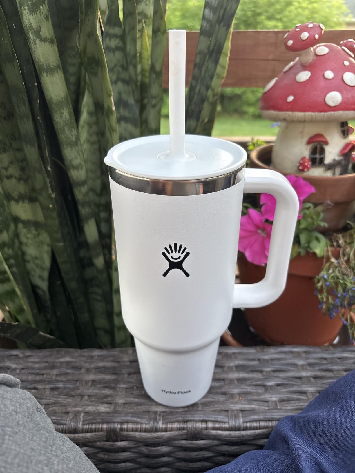 Hydro Flask 32 Oz Travel Tumbler with Handle, Lid and Straw - Insulated Stainless Steel in 32 Oz Indigo Blue customer photo 1