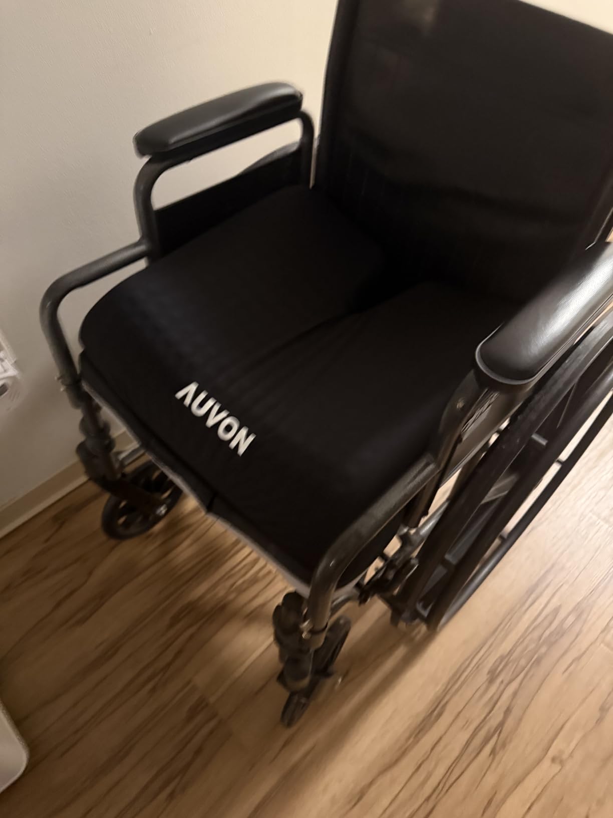AUVON Gel Wheelchair Seat Cushion, Relieve Sciatica, Back, Coccyx, Pressure Sore and Ulcer Pain, Refreshing Ergonomic Chair Cushion with Waterproof Silk Fabric, Anti-Slip Cover customer photo 1